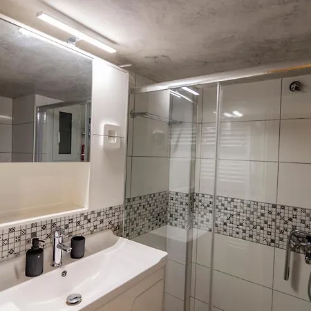 Luxury 10' From The Center! Apartment Athens