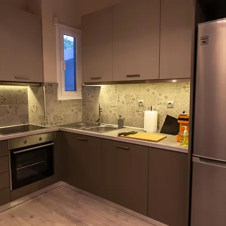 Luxury 10' From The Center! Athens